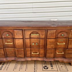 Dresser 