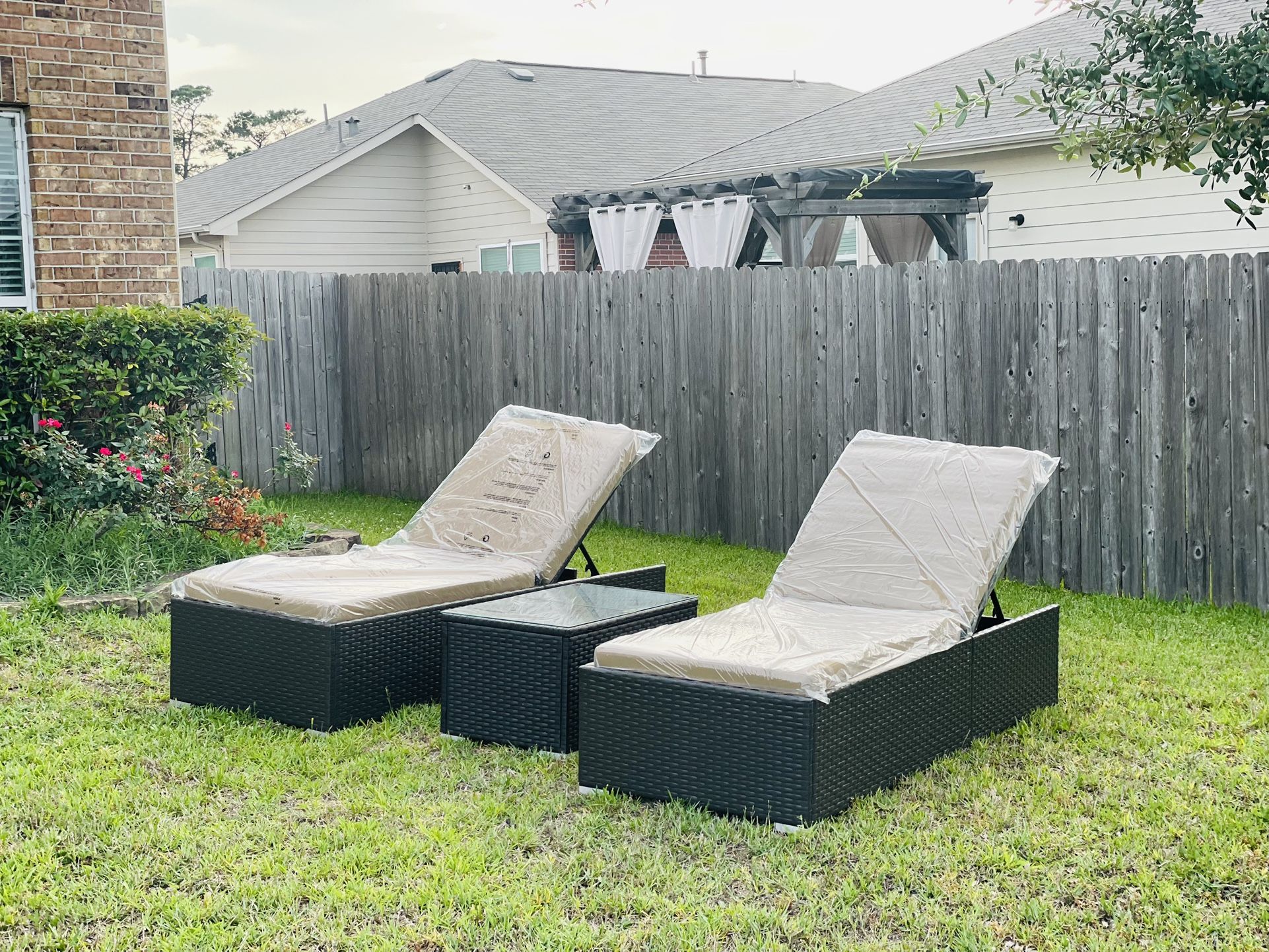 Outdoor Patio Furniture 3 Pcs Brand New Lounge Chairs With Coffee Table
