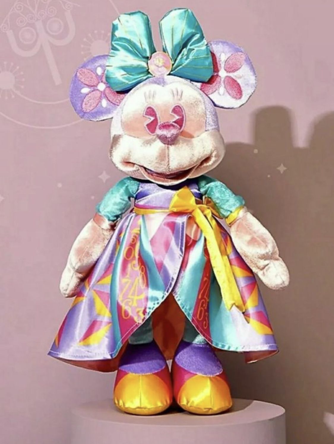 Minnie Mouse Main Attraction Plush (4/12 Series)