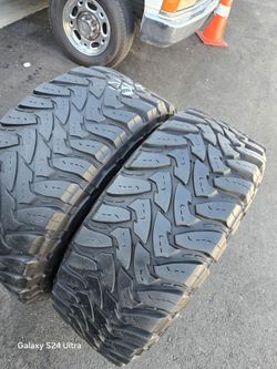 2 used tires  Lt 37x13.50r18 Toyo MT Open Country $250.00