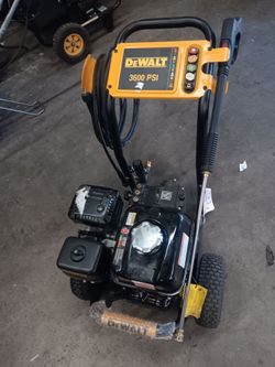 DEWALT GAS PRESSURE WASHER 3600 PSI  HONDA INGINE