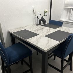 BEAUTIFUL MARBLE DINING TABLE WITH VELVET SEATS 