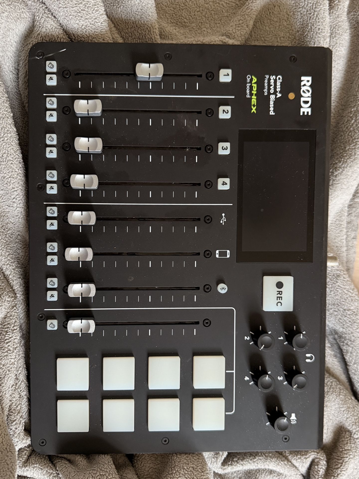 RodeCaster Pro