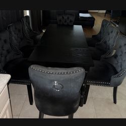Dining Table And 8 Chairs 