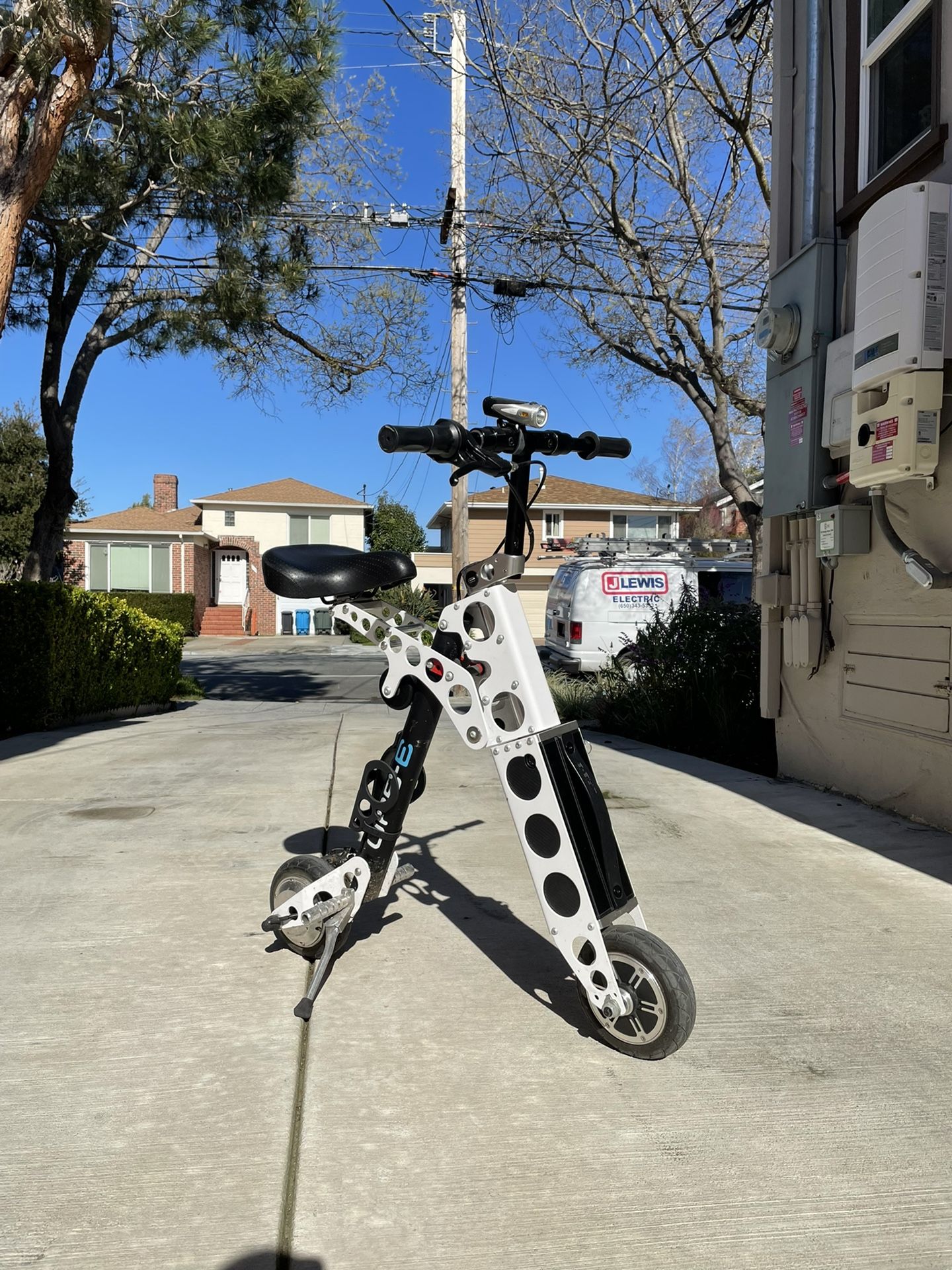 URB-E electric, foldable scooter