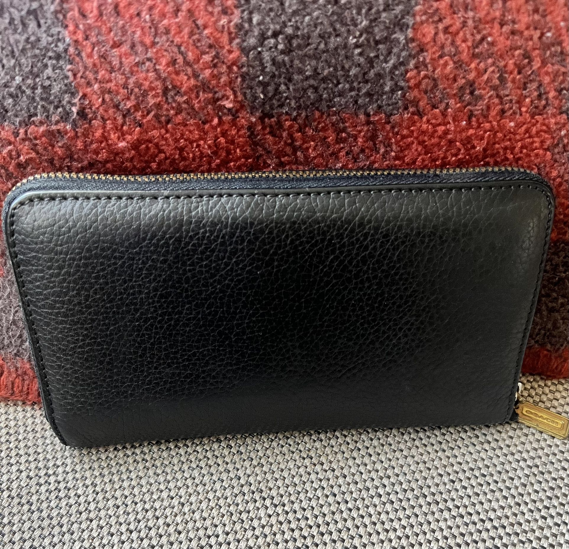 Wallet Coach Zip Around