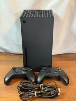 Deep Cleaned Xbox Series X + 2 Controllers Read description