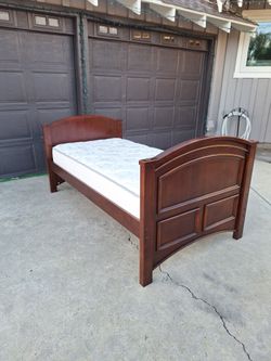 Twin Size Bed 