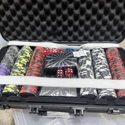 Poker Chip Set , 300 PCS with Aluminum Case, 5 Dices, 2 Card Decks, Dea Button, 14 Gram C Clay Poker Chips for  Hold 'em Blackjack