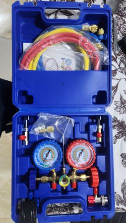 AC Manifold Gauge Set with Hoses and Case