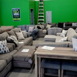 Recliners, Sofas & Sectionals MUST GO!