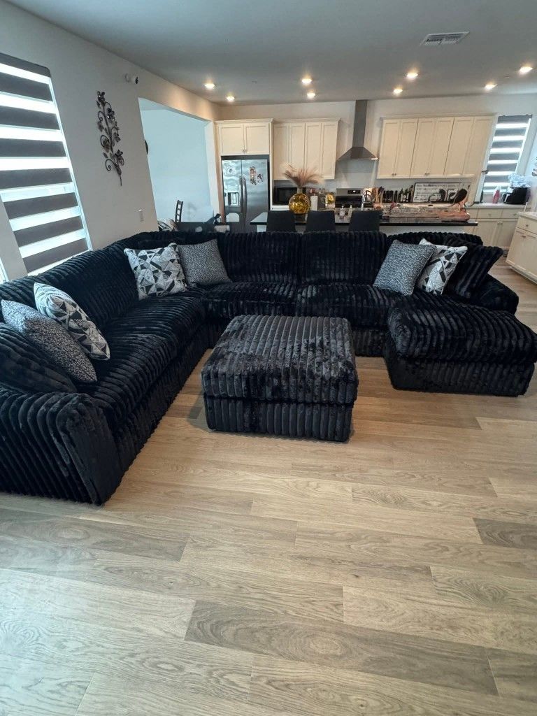 Black Color Fluffy Fabric Sectional Couch W Chaise Set 🌟Extra Discount Code RSG
🔥🔥 Mention OfferUp for this Special Price!!