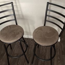 2 Bar stools 