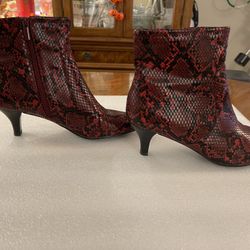 Like New Amelia Grace Nadita Faux Snakeskin Red & Black Booties - Size 9.5M