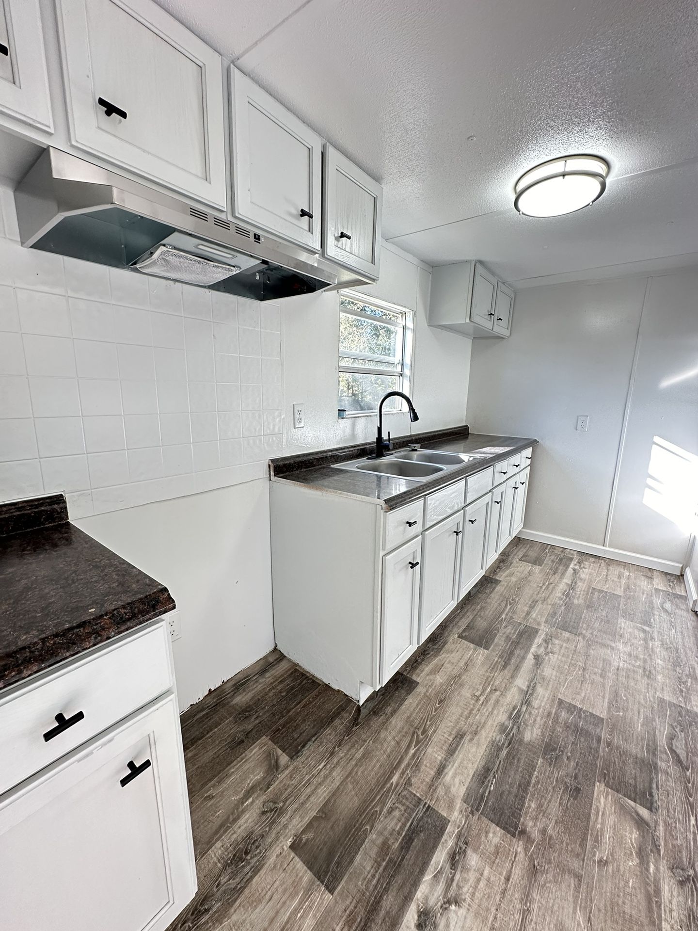 >> Newly Renovated Mobile Home For Sale! <<