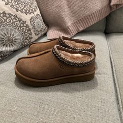 Uggs Women’s Shoes Size 6