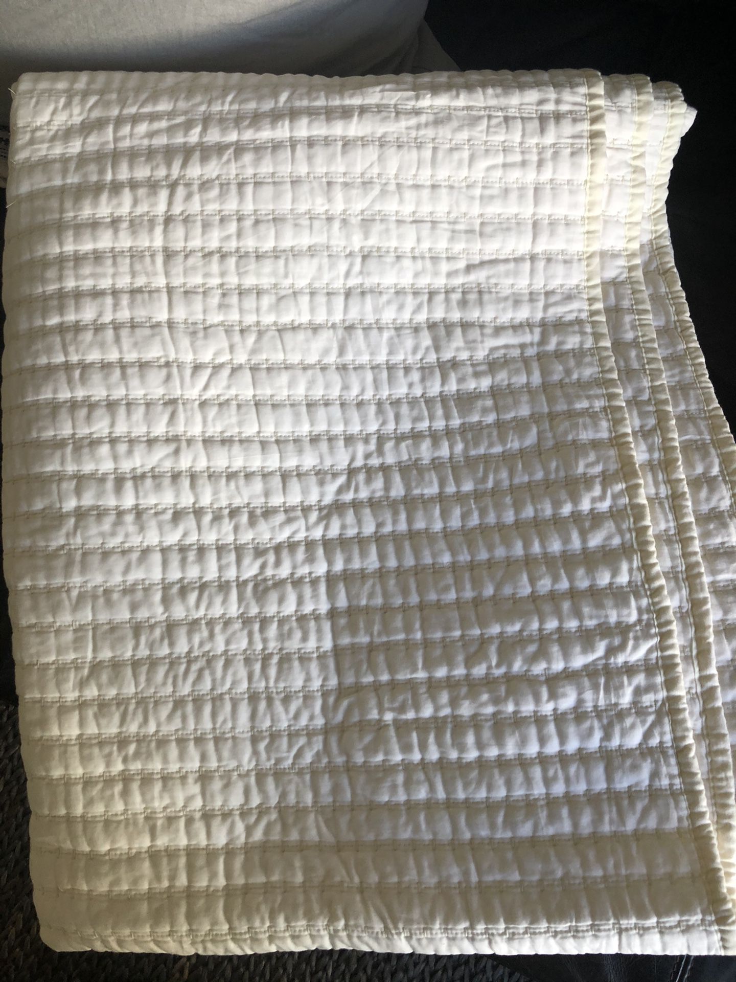 Hearth and hand twin quilt bed cover