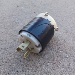 20 Amps, 125 / 250 Volts Twistlock Plug.
