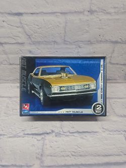 AMT Ertl Muscle 1968 Chevy Camaro Z/28 1/25 Plastic Model Kit # 38428 Open Box