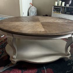 Darling Farmhouse Chic Coffee Table/End Tables