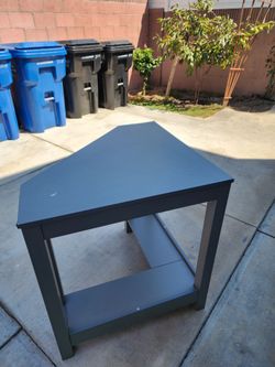 Corner desk
