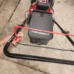 Both Together Troy-bilt Lawnmower One Is Recycler And The Other Is Not  .They Don't Run