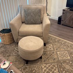 Chair And Foot Stool - Rooms To Go - Cindy Crawford 
