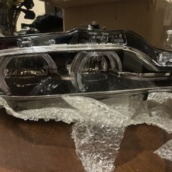 2011–2014 Dodge Charger Passenger Right Headlight