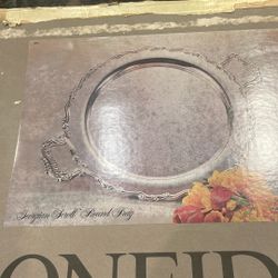 Oneida 15" Silver plated Round Tray 