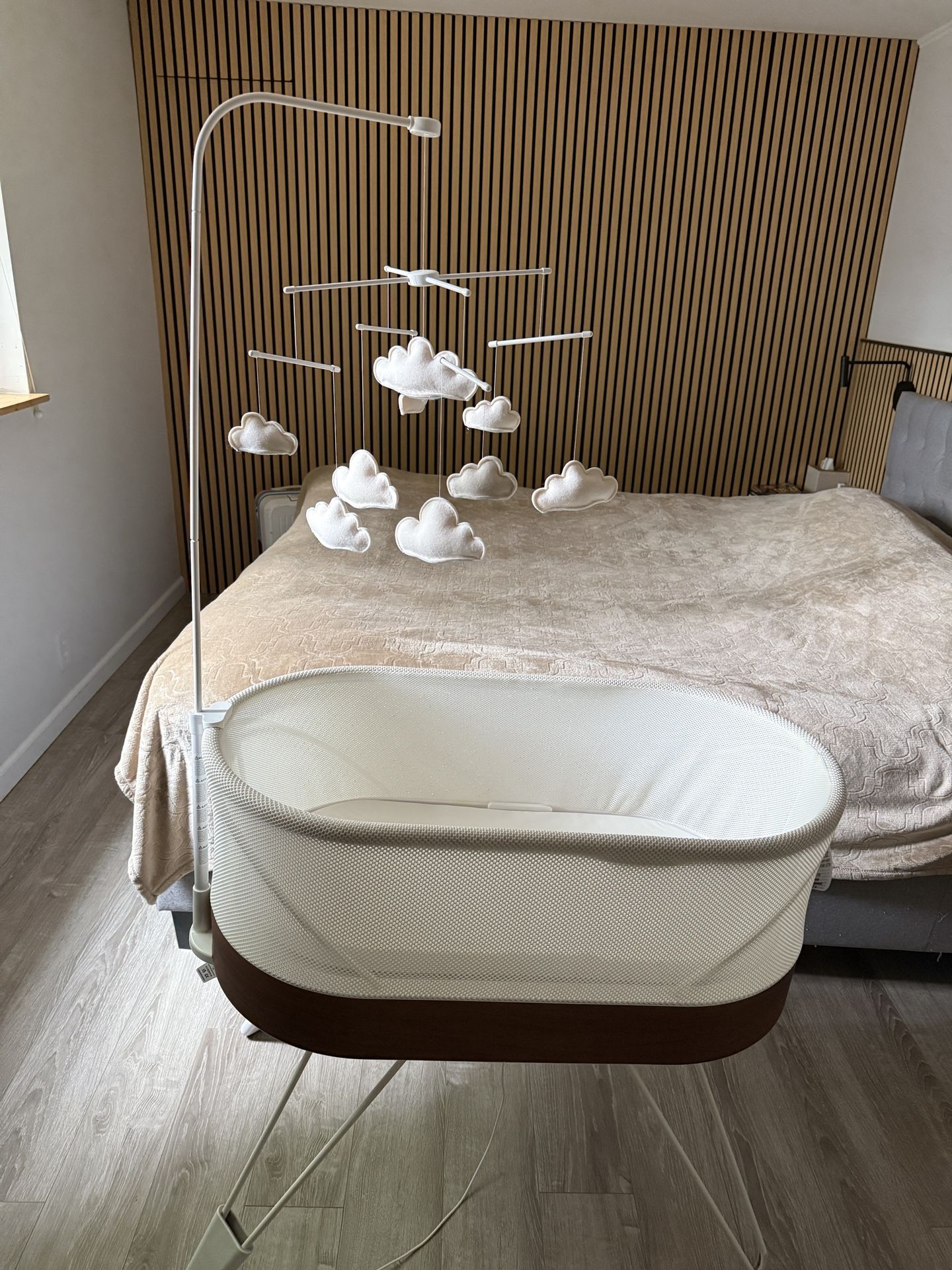 Snoo With Sky Mobile And Sleep Sacks