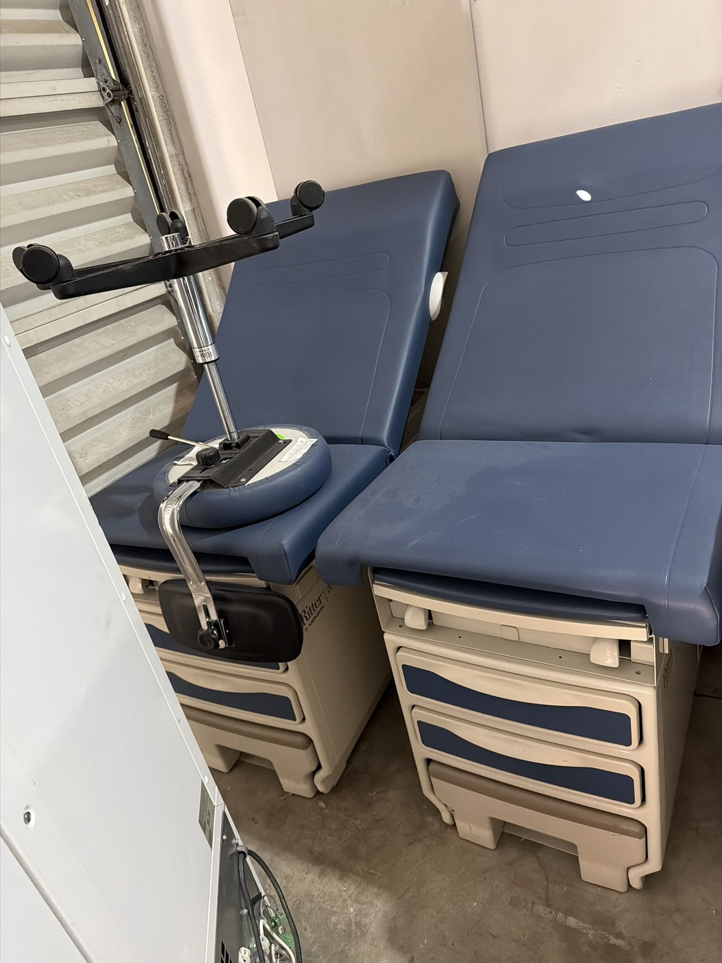 Midmark 204 Exam Table With Doctor Stool