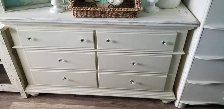 CUTE DRESSER AT PICKY PINCHERS BEACH 503 76TH AVE ST PETE BEACH OPEN 12-6PM FREE DELIVERY