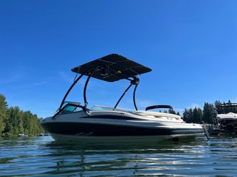 Maxum 2100 SR – 5.0L MerCruiser V8 – Only 300 Hours