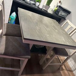 Dinning Table 