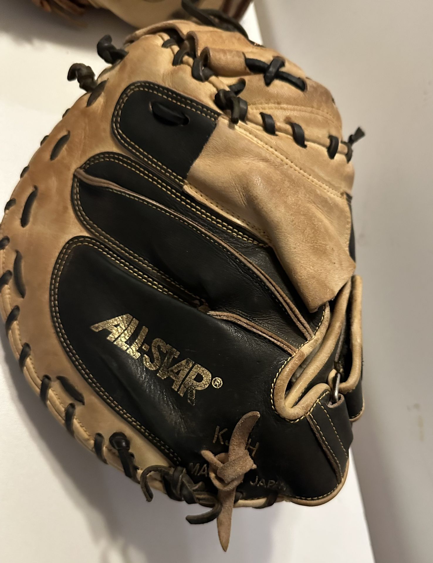 Baseball Gloves Prices Vary Starting At $ 40
