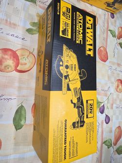 New Dewalt 20v 4 1/2" circular saw, tool only, PRICE FIRM