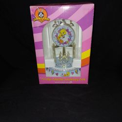 LOONEY TUNES  TWEEDY CLOCK