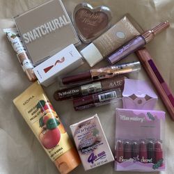 Brand New! Unused! 13 Piece Glam Kit! 