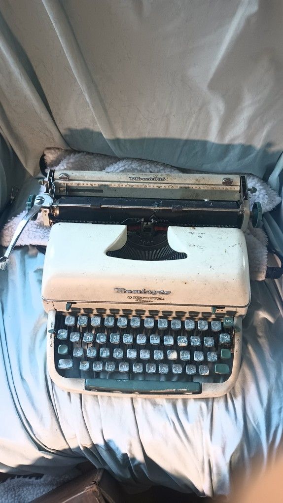 Manual Typewriter 