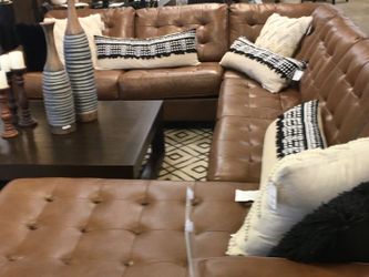 Baskove Auburn Large Leather LAF Sectional / couch /Living room set