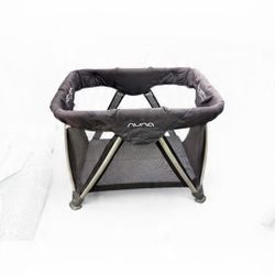 Nuna Travel Play Pen/ Crib
