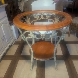 Table Dinning Room No Chairs. Delivery. 