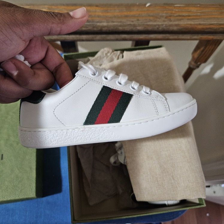 Gucci Size 28= Kids 11c