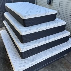 Twin size memory foam mattress 10”.   New mattress in a plastic sealed.    ☎️📲(213)713-74-89.    Venta de colchones Nuevos