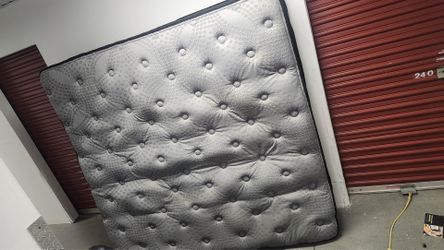 King and queen mattress