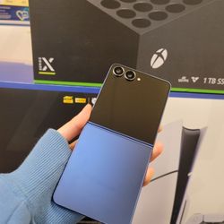 Samsung Galaxy ZFlip 7 Unlocked 