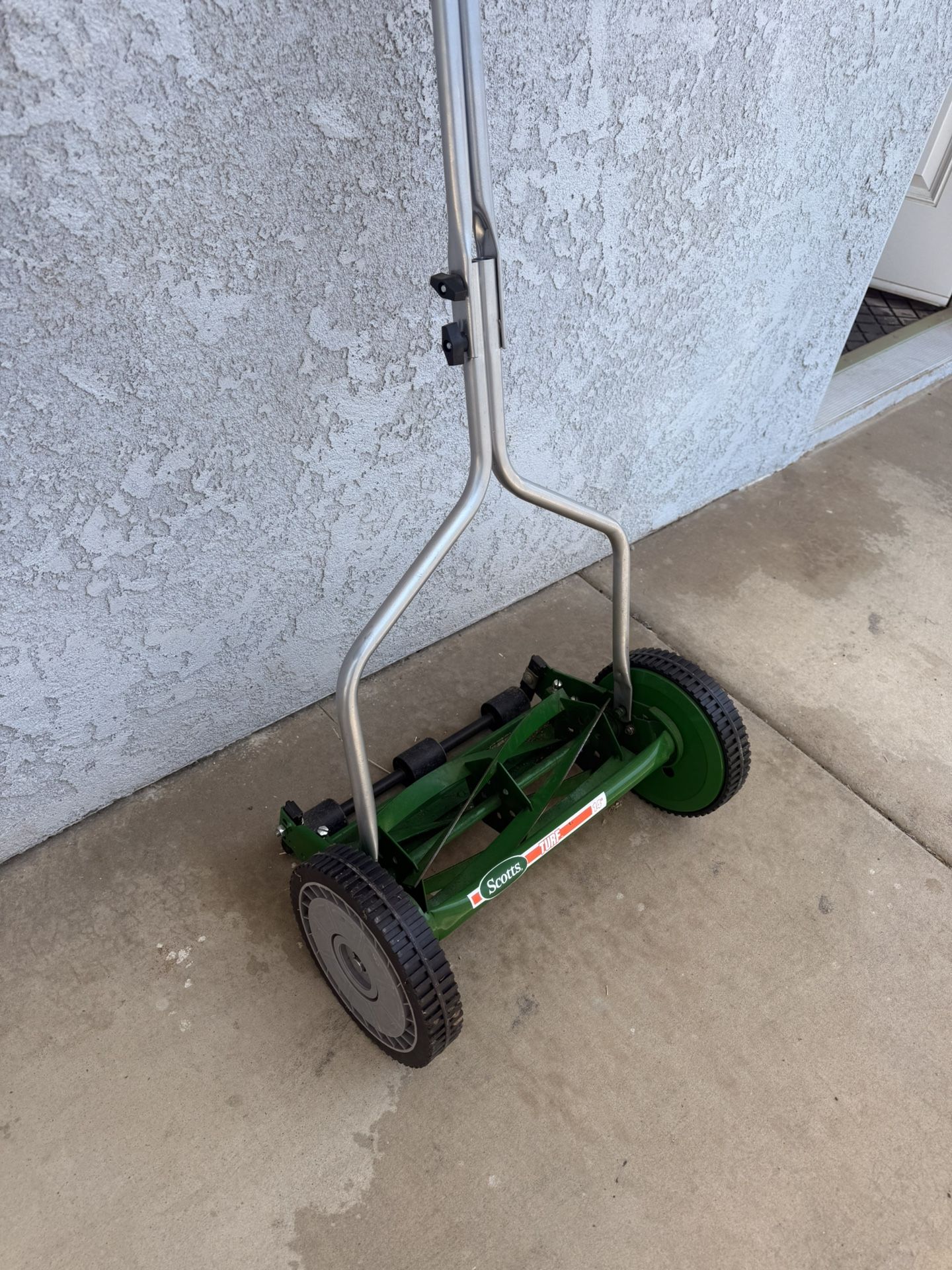 14 in. 5-Blade Manual Walk Behind Push Reel Lawn Mower