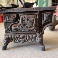 Miniature Old Fashion Cast Iron Stove