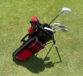 GOLF RH TOUR SS 2000 JUNIOR KIDS YOUTH SET IDEAL FOR THE 54" TO 58” PLAYER APPROXIMATE AGE 8-11 YEARS OLD 5 CLUBS