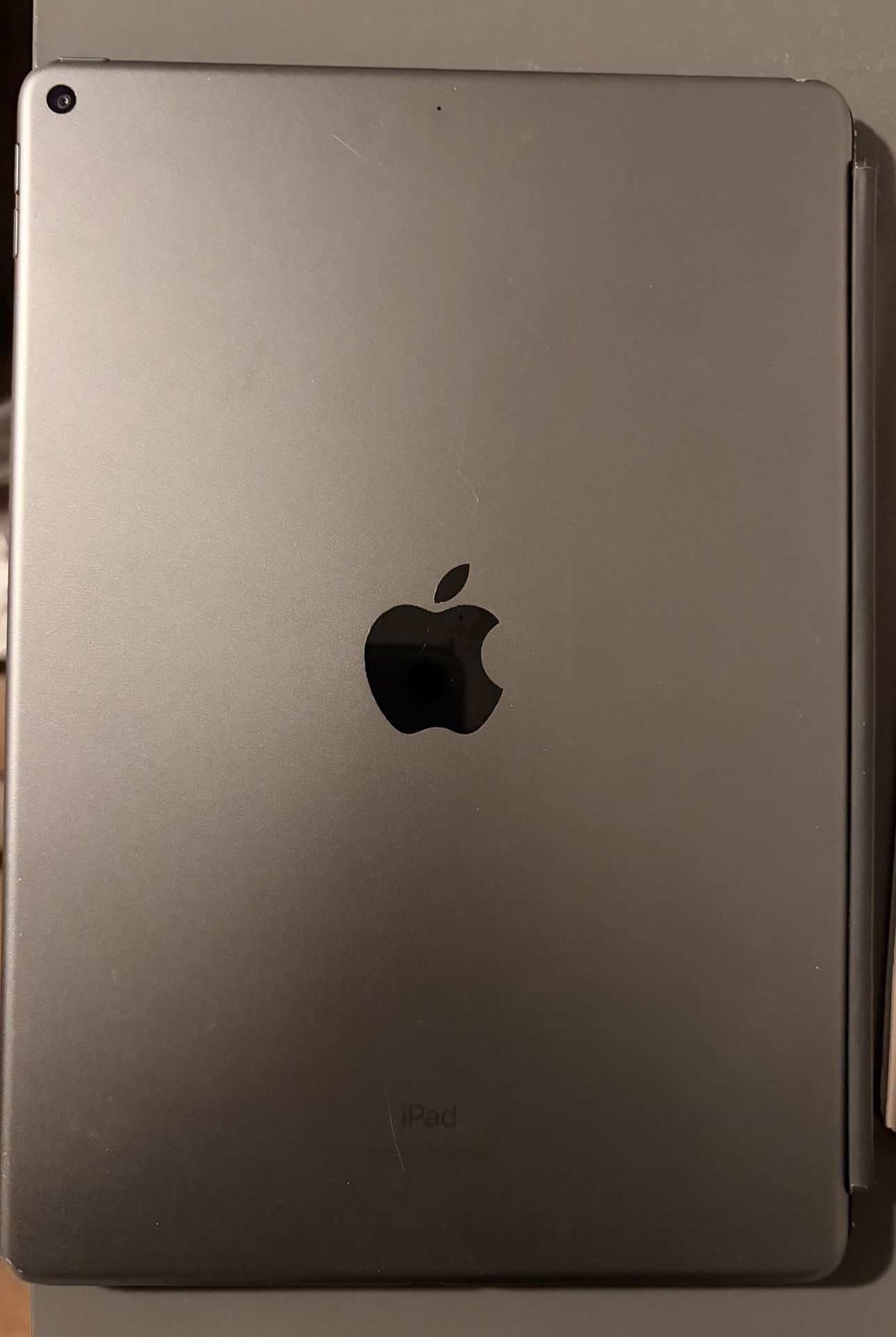 Apple IPad Air (3rd Generation) 64 GB Bundled Set